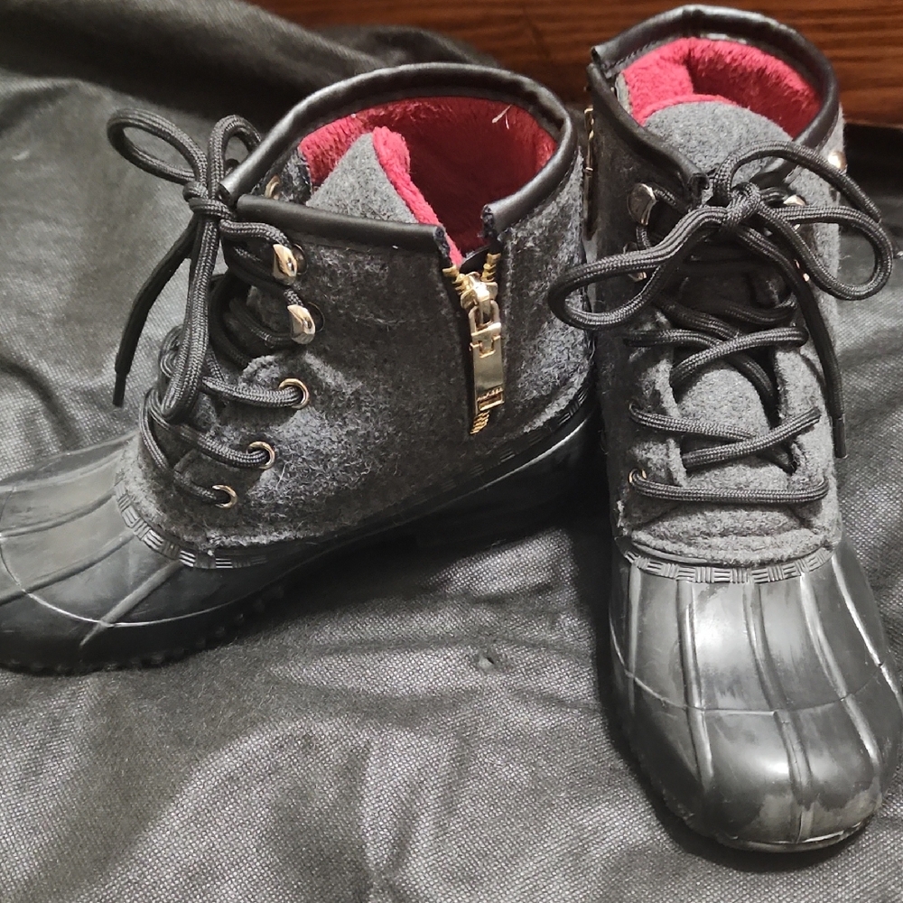 Tommy Hilfiger Black and Gray Lace-Up Duck Boots with Red Lining